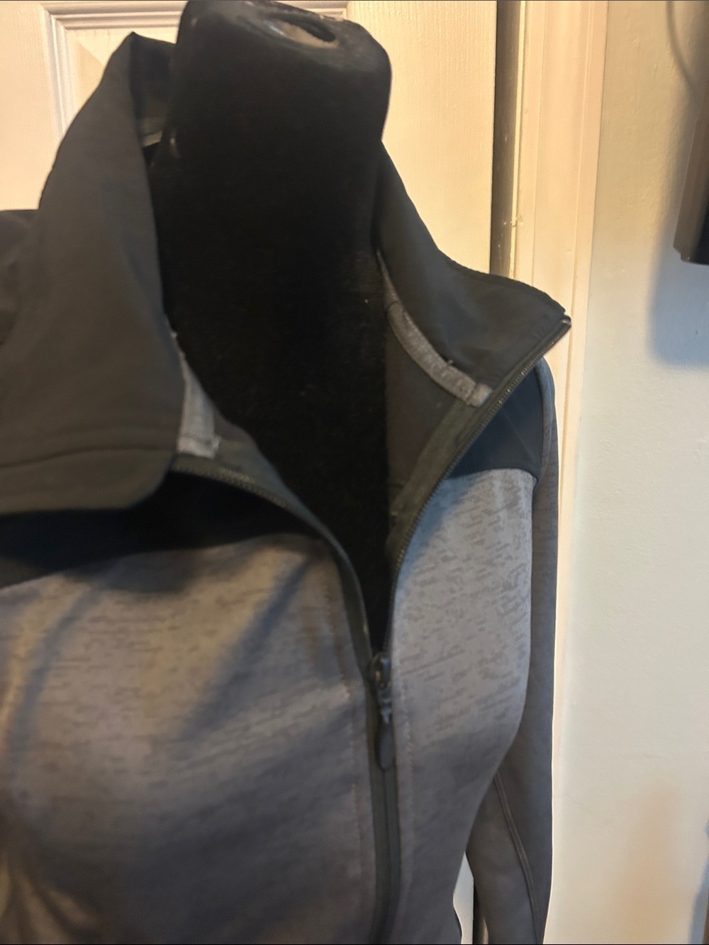 The North Face Women's Two-Tone Gray Utility Jacket - Picture 5 of 7